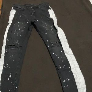 Size 28 black and white skinny jeans, men.